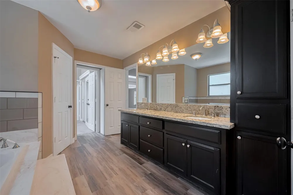 15509 Lakeview Drive Jersey Village, TX 77040