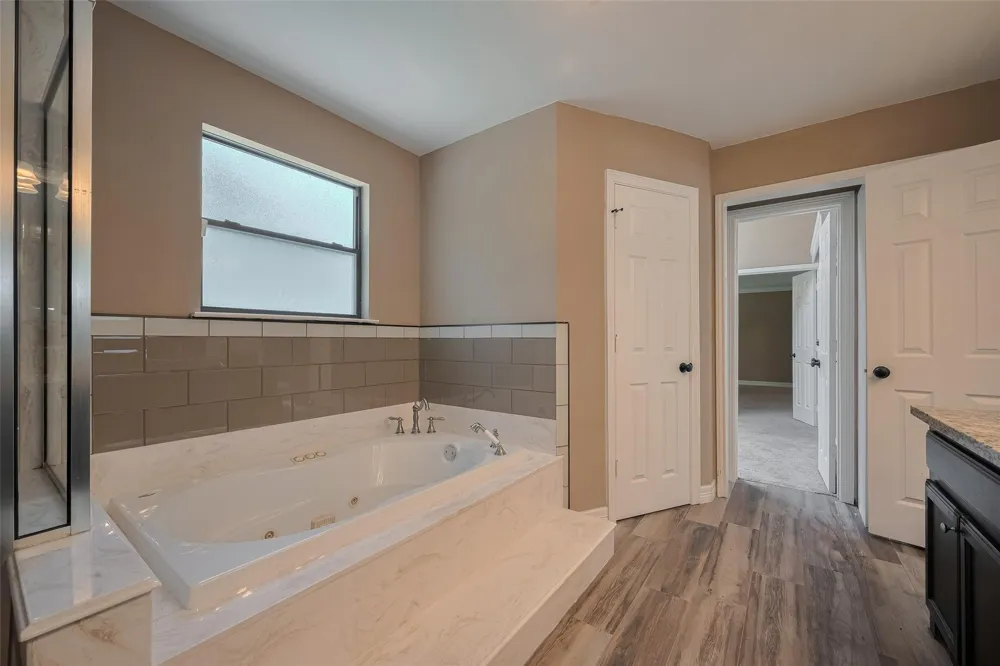 15509 Lakeview Drive Jersey Village, TX 77040