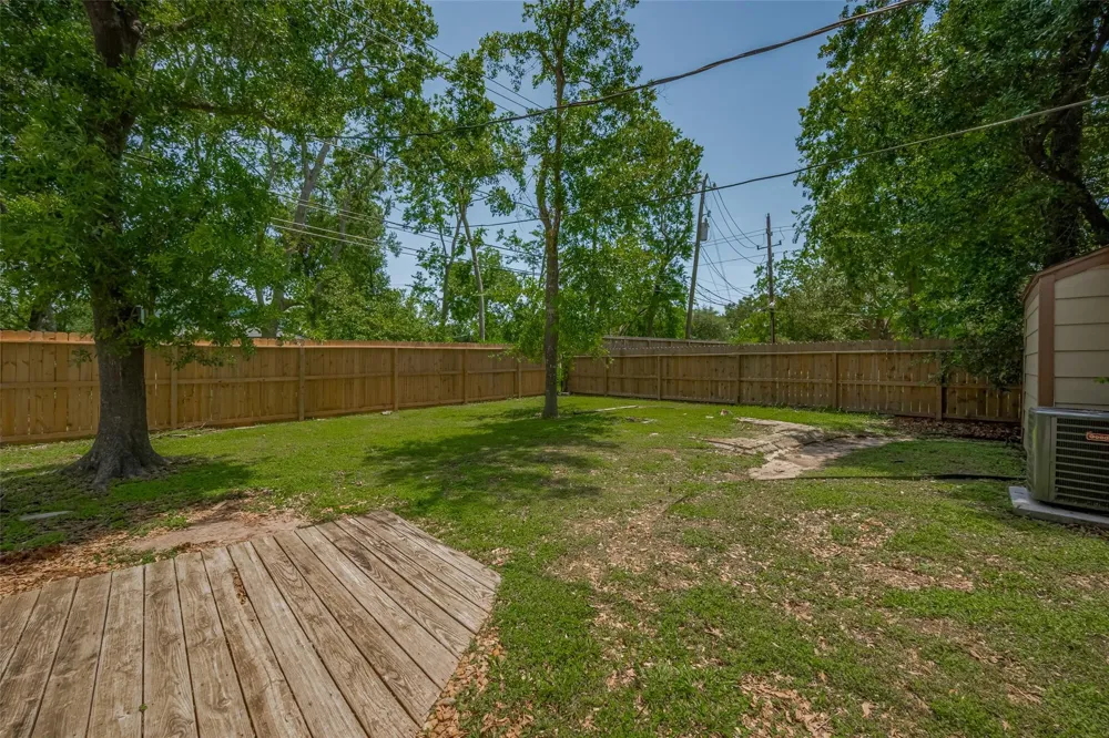 15509 Lakeview Drive Jersey Village, TX 77040