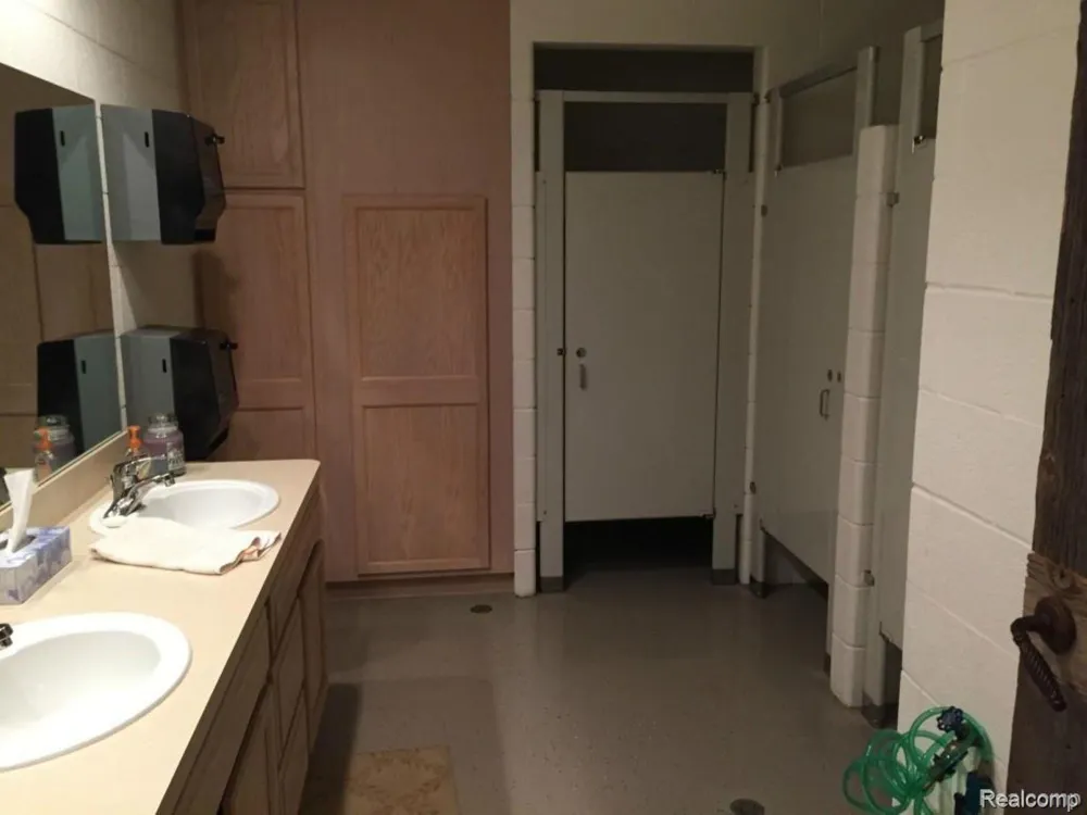 6350 Wolf Road Burnside Township, MI 48416
