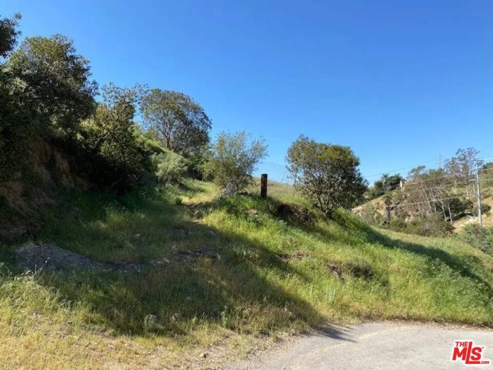 10100 Sunland Blvd Shadow Hills, CA 91040
