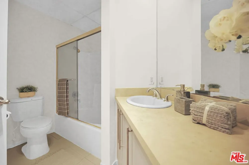 620 S Gramercy Place #135 Los Angeles, CA 90005