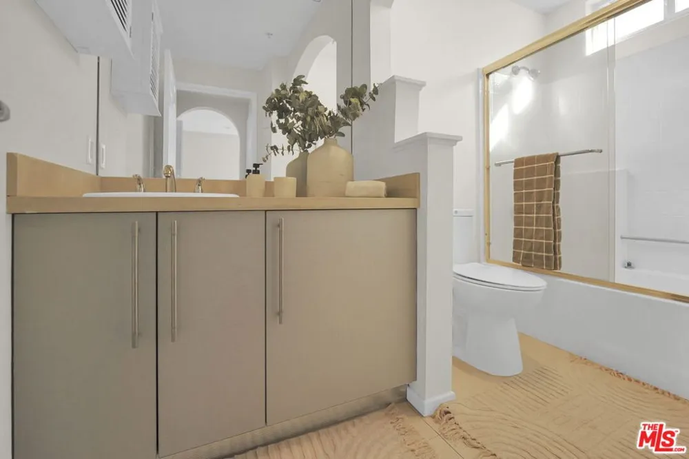 620 S Gramercy Place #135 Los Angeles, CA 90005