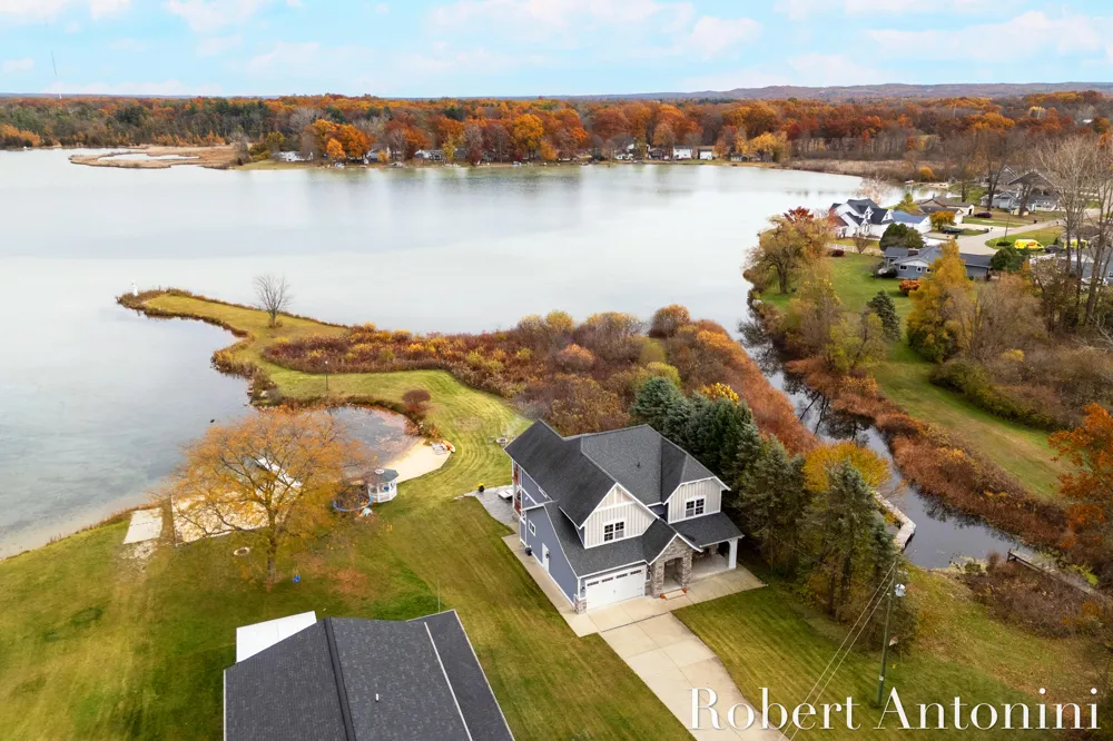 250 Shore Drive Yankee Springs Township, MI 49348