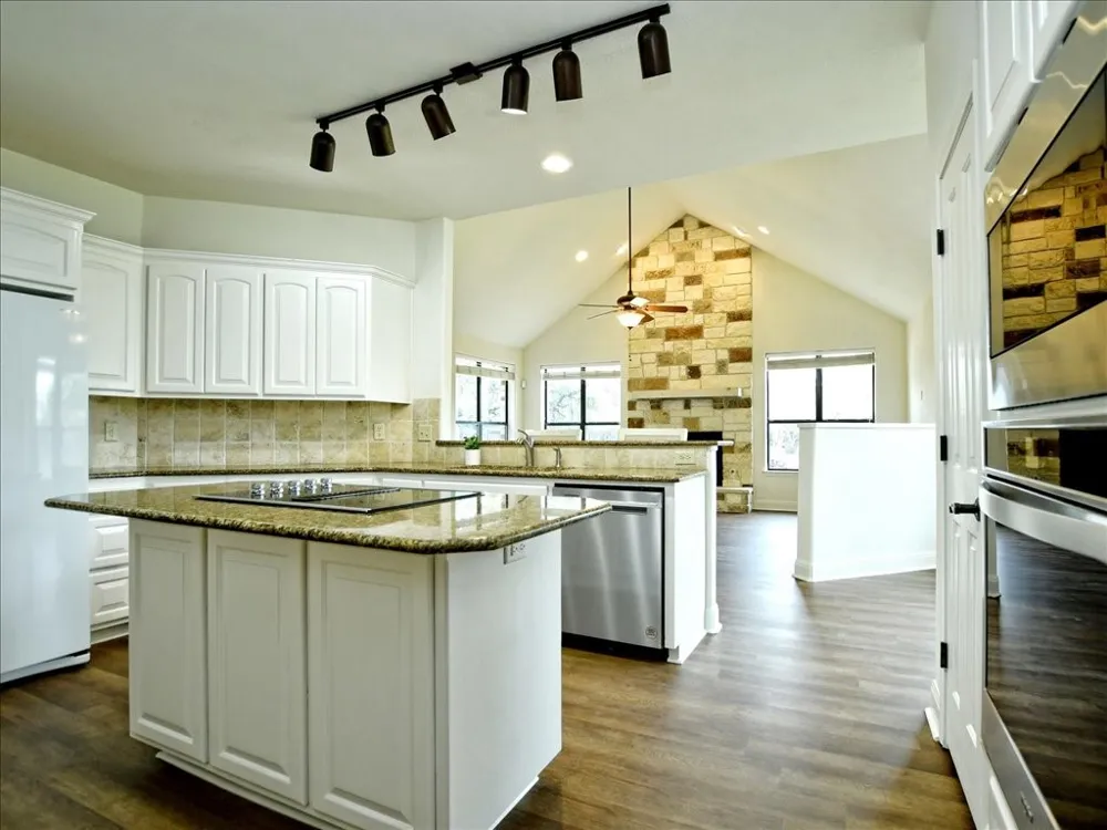 505 Vista View Trail Spicewood, TX 78669