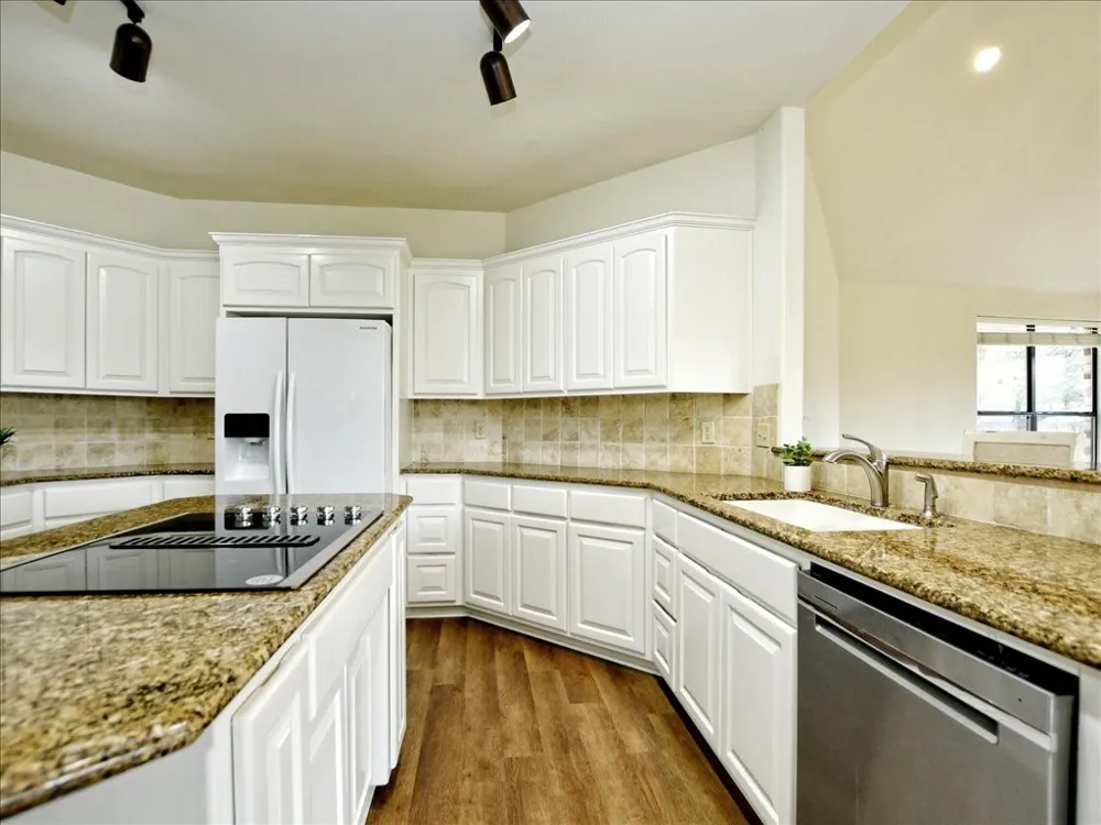 505 Vista View Trail Spicewood, TX 78669