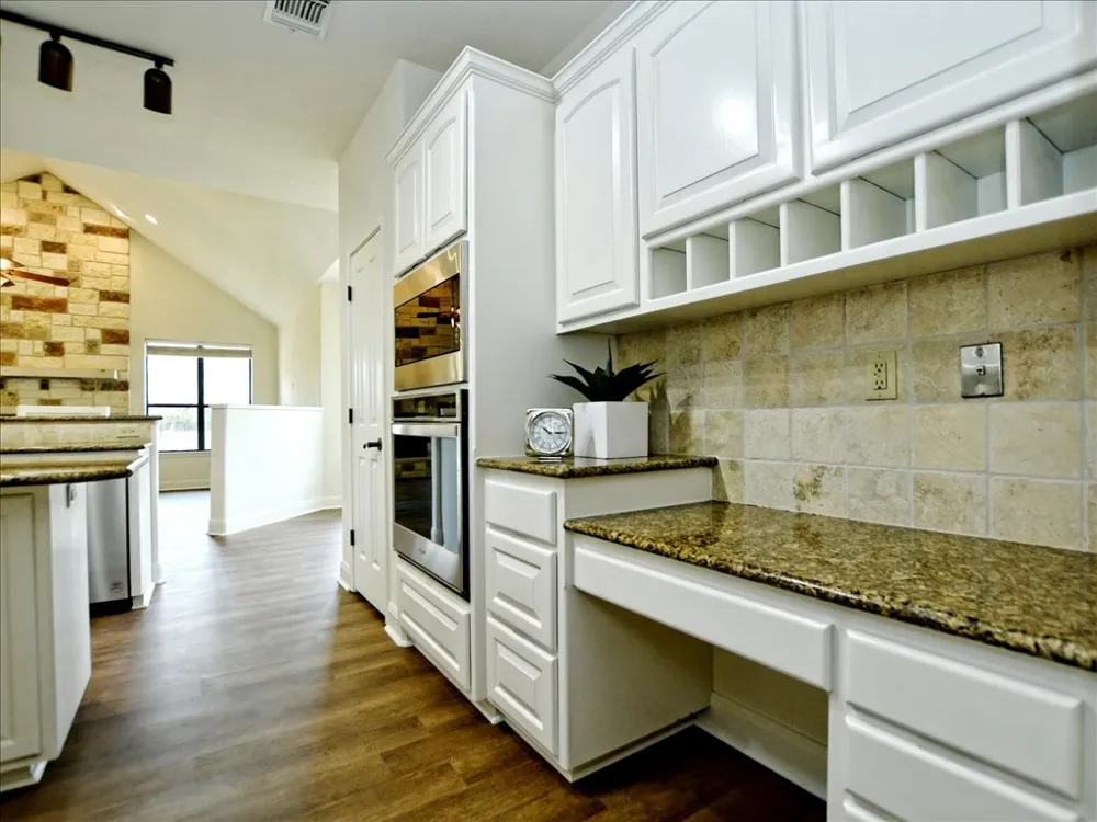 505 Vista View Trail Spicewood, TX 78669