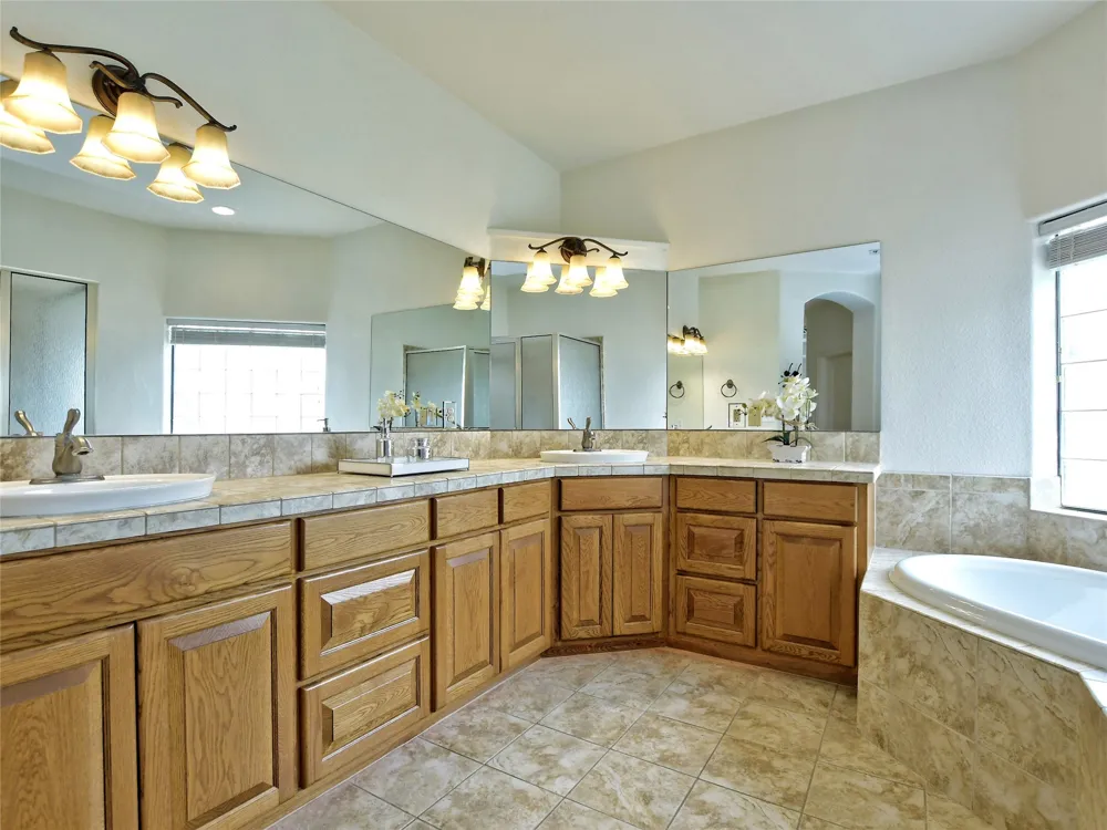 505 Vista View Trail Spicewood, TX 78669