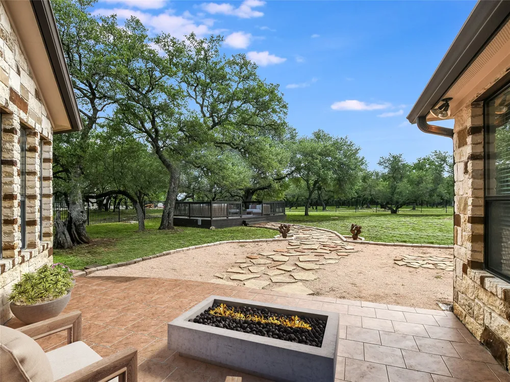 505 Vista View Trail Spicewood, TX 78669