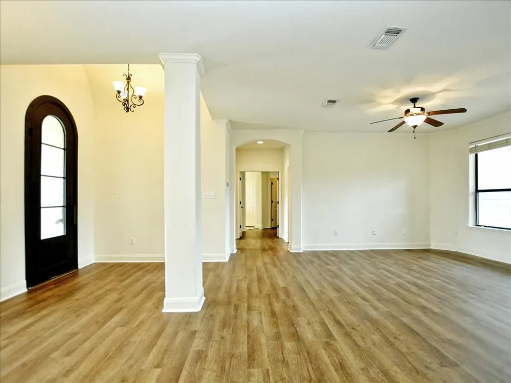 505 Vista View Trail Spicewood, TX 78669