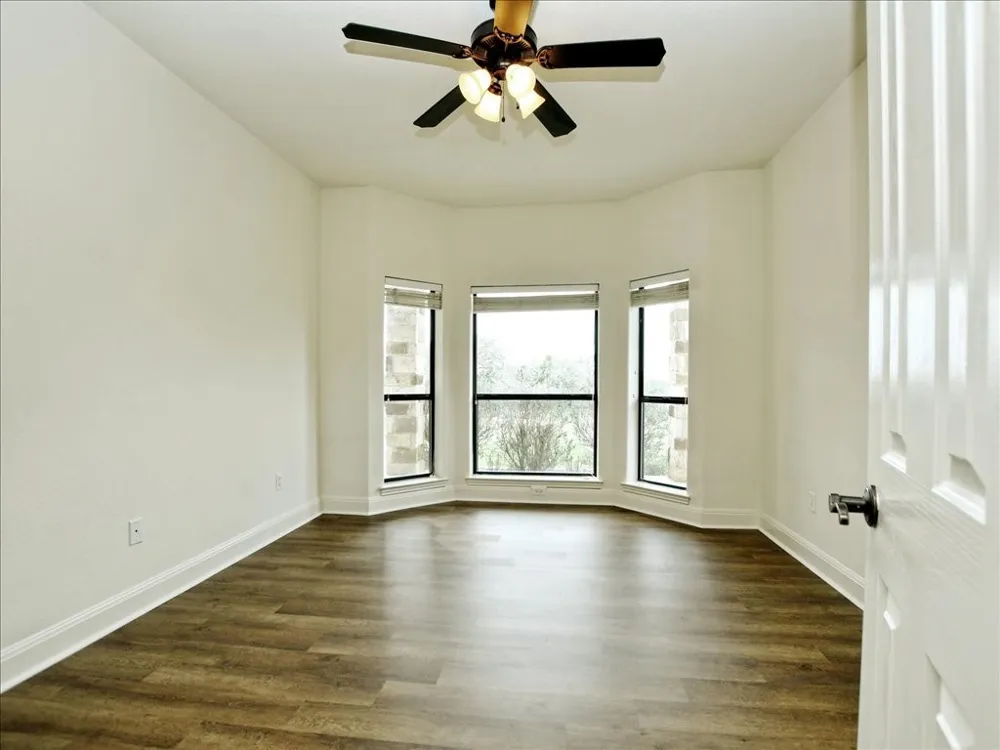 505 Vista View Trail Spicewood, TX 78669