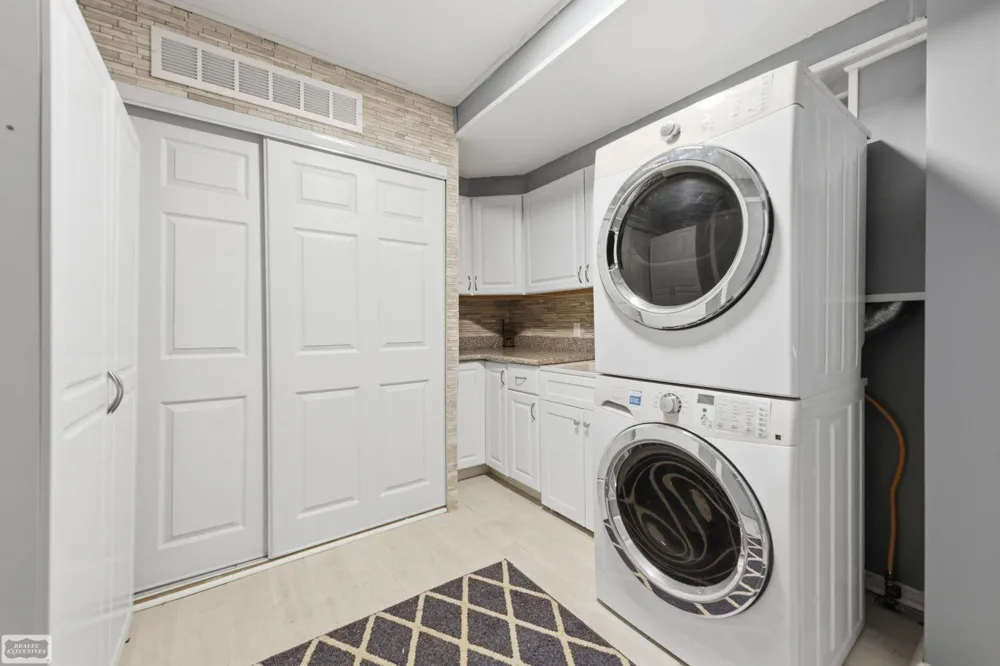 114 Interlochen Drive Algonac City, MI 48001
