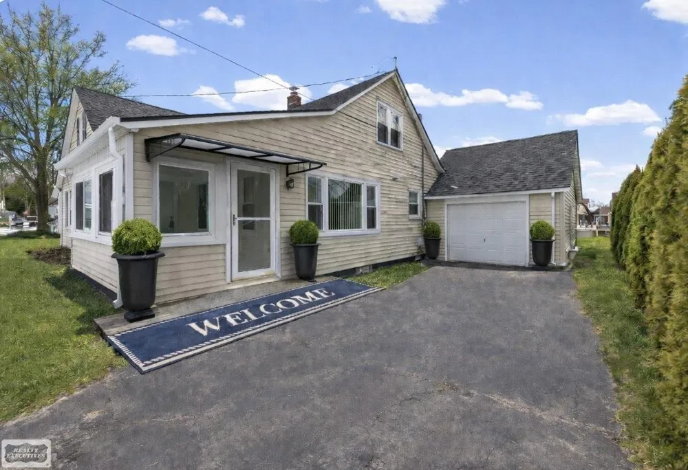 114 Interlochen Drive Algonac City, MI 48001