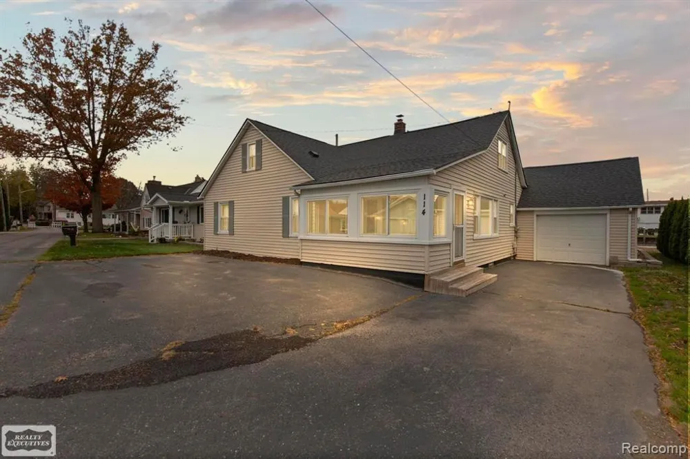 114 Interlochen Drive Algonac City, MI 48001