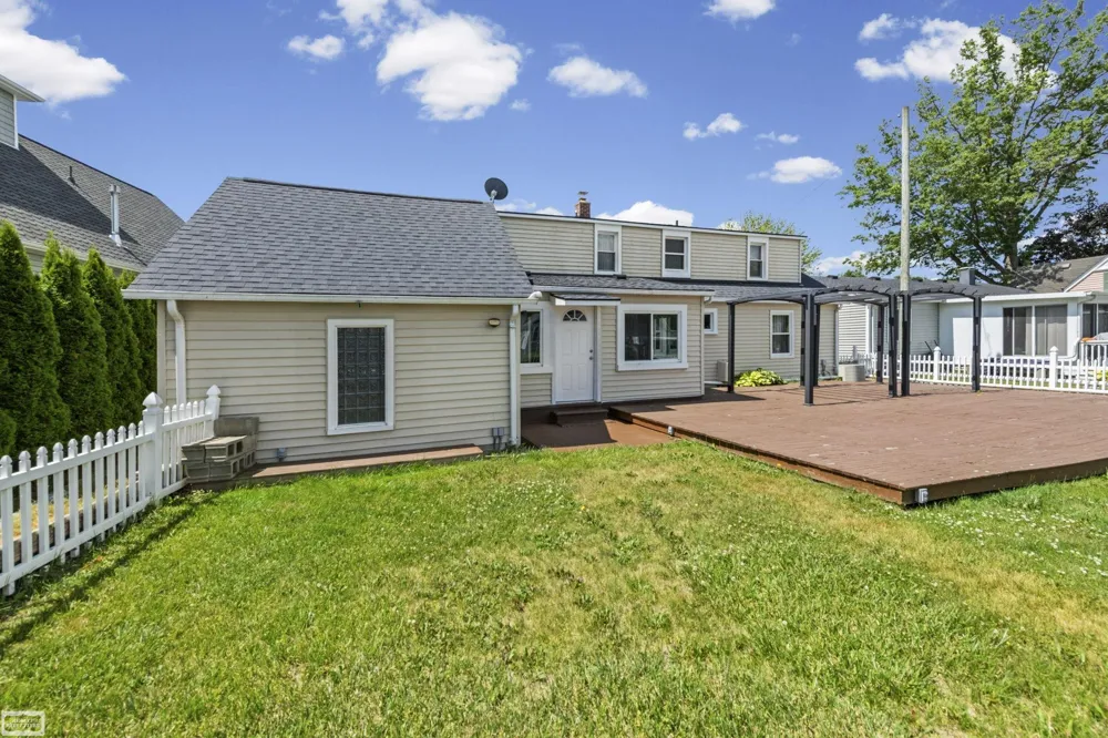 114 Interlochen Drive Algonac City, MI 48001