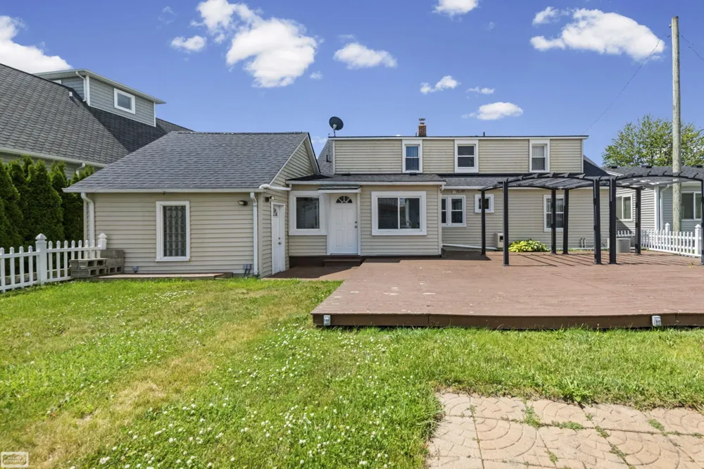 114 Interlochen Drive Algonac City, MI 48001