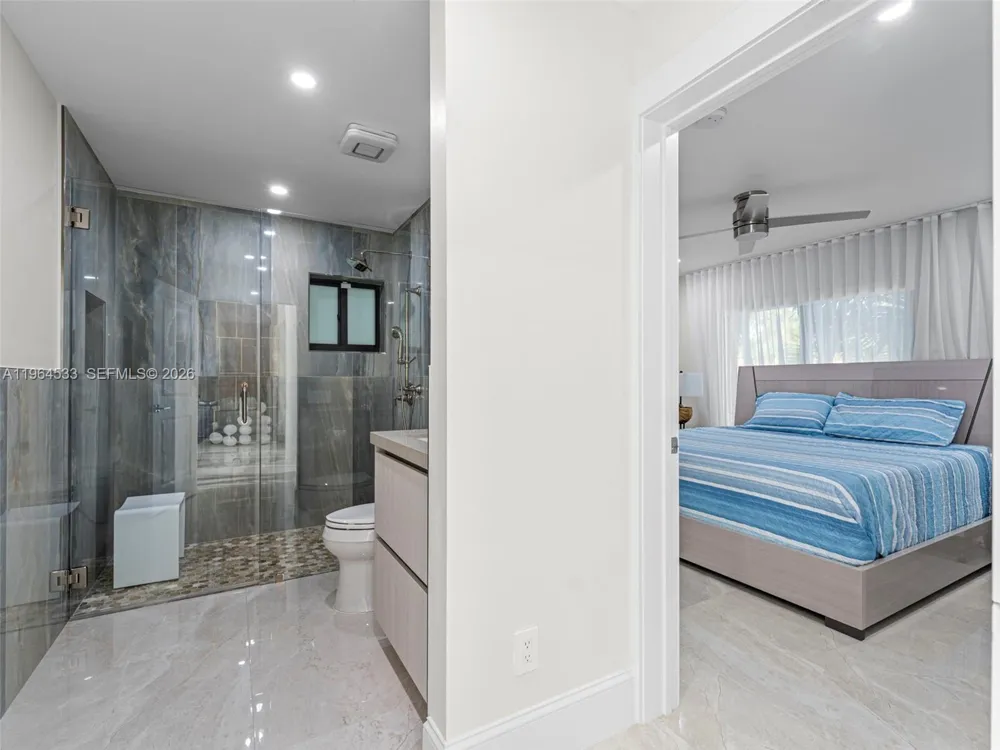 6180 Pine Tree Dr Miami Beach, FL 33140