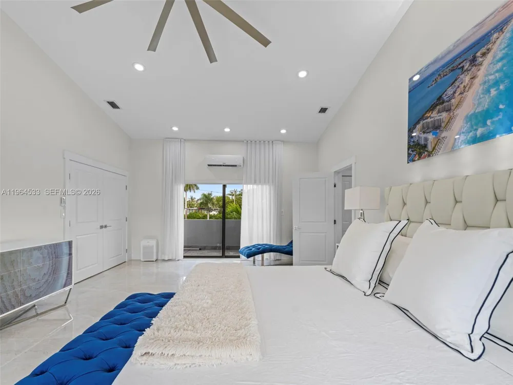 6180 Pine Tree Dr Miami Beach, FL 33140