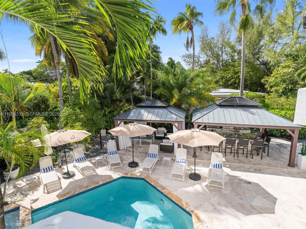 6180 Pine Tree Dr Miami Beach, FL 33140
