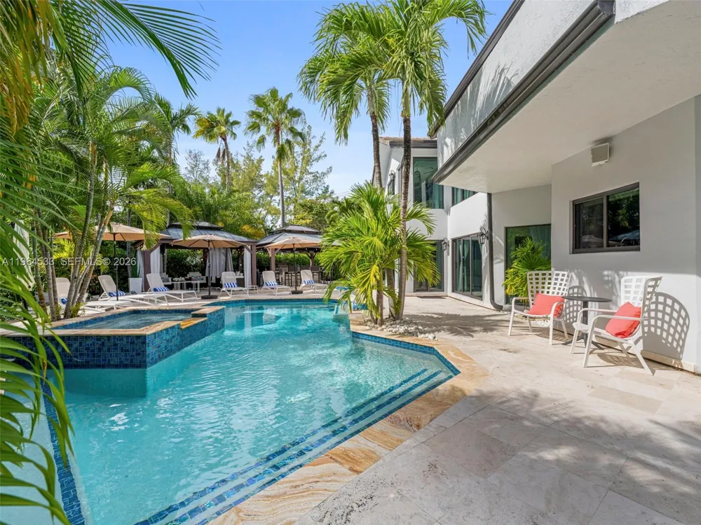 6180 Pine Tree Dr Miami Beach, FL 33140