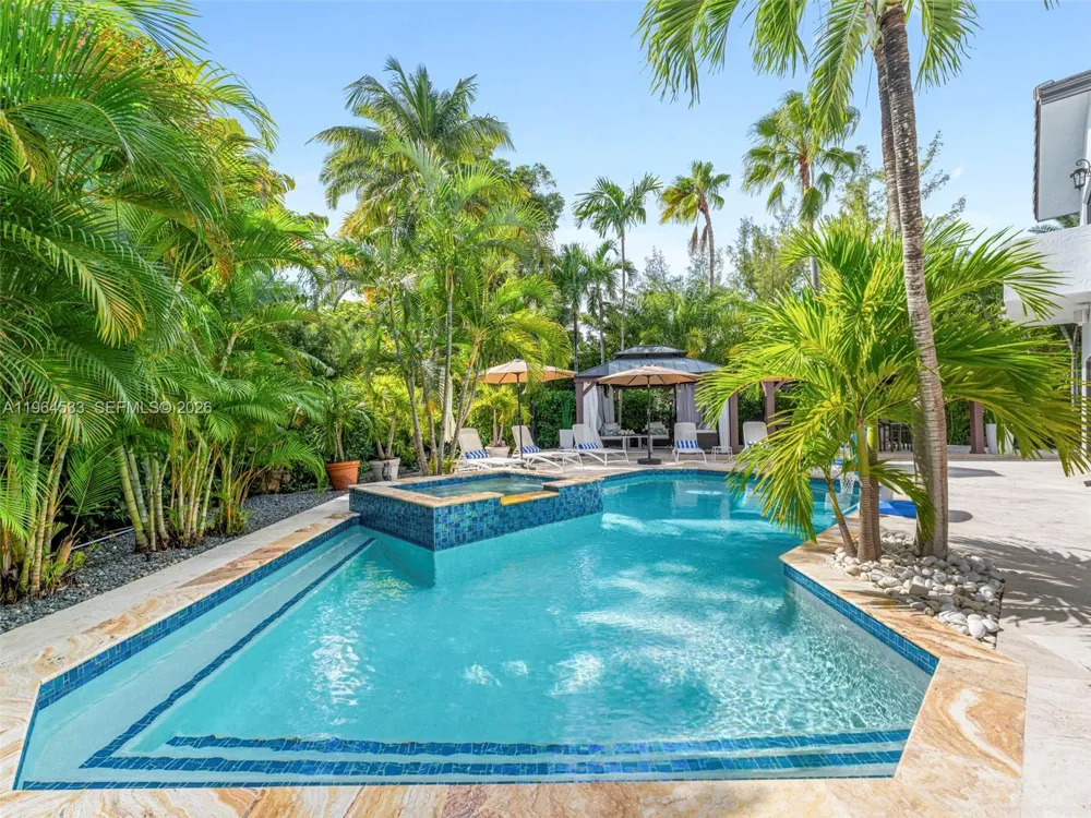 6180 Pine Tree Dr Miami Beach, FL 33140