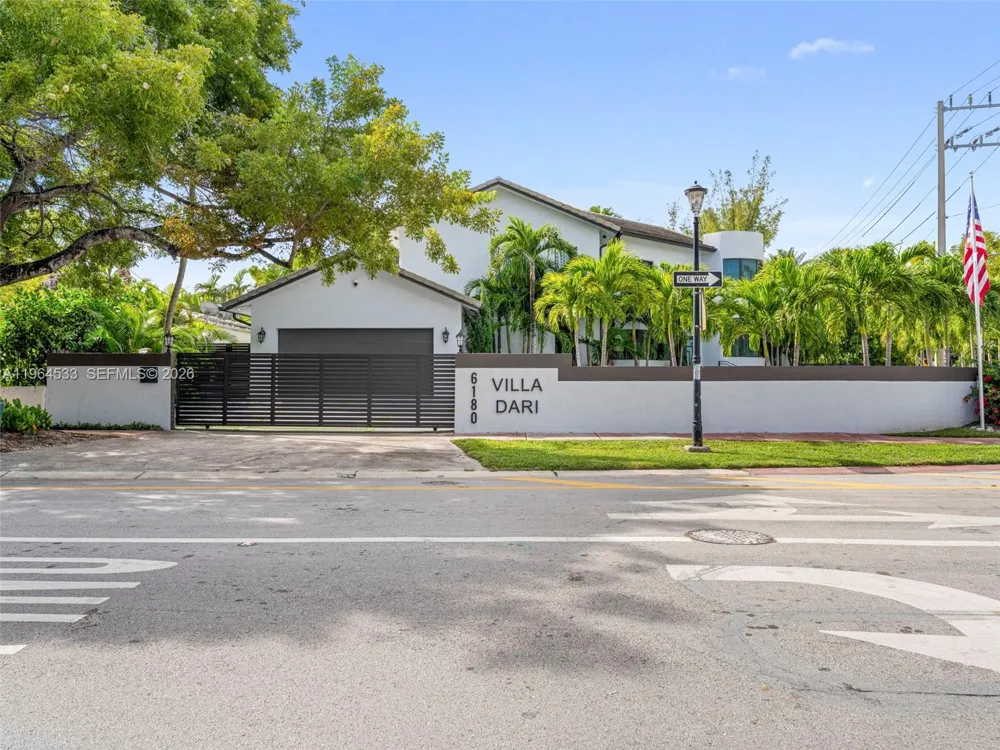 6180 Pine Tree Dr Miami Beach, FL 33140
