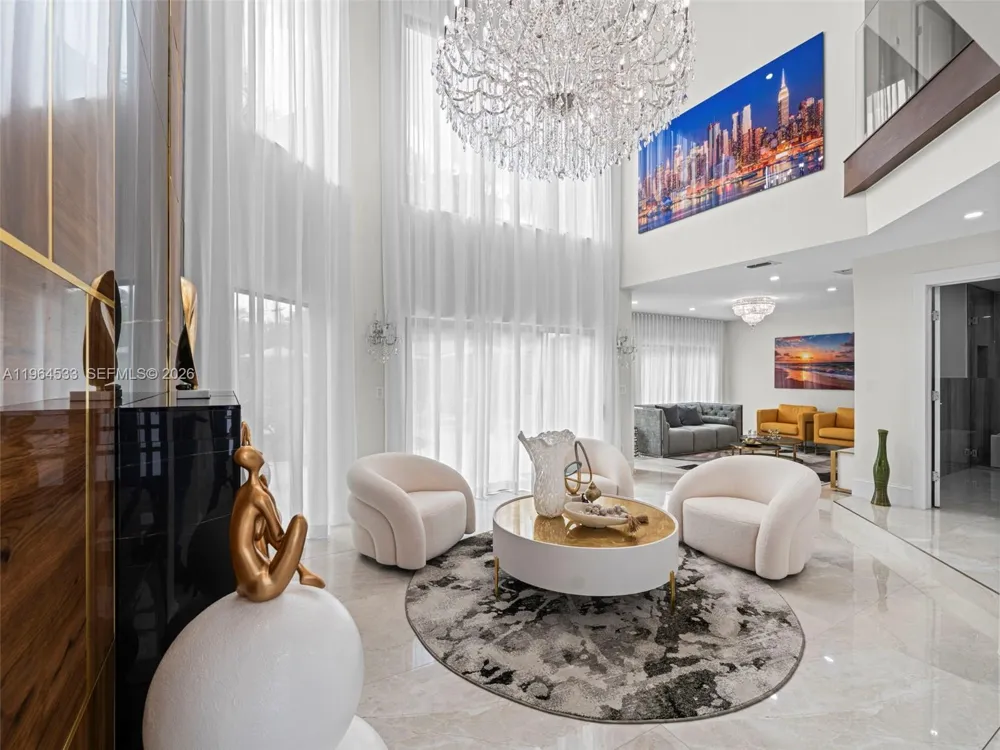 6180 Pine Tree Dr Miami Beach, FL 33140