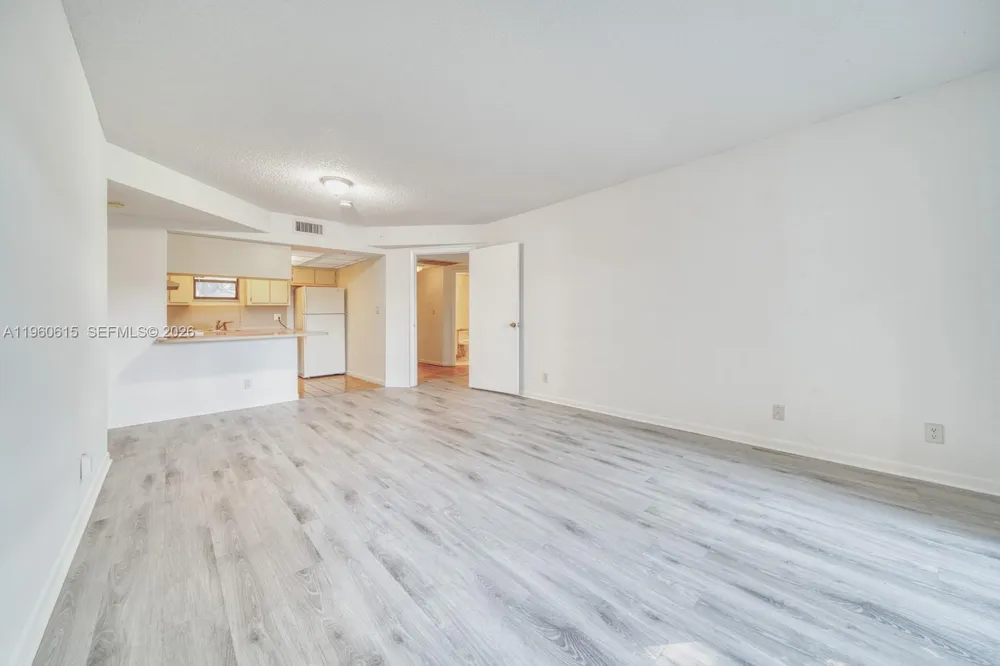 8290 Lake Dr #236 Doral, FL 33166