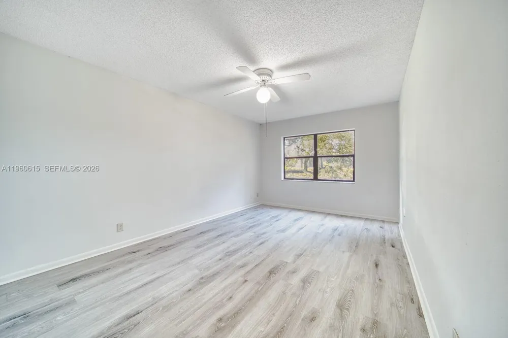 8290 Lake Dr #236 Doral, FL 33166