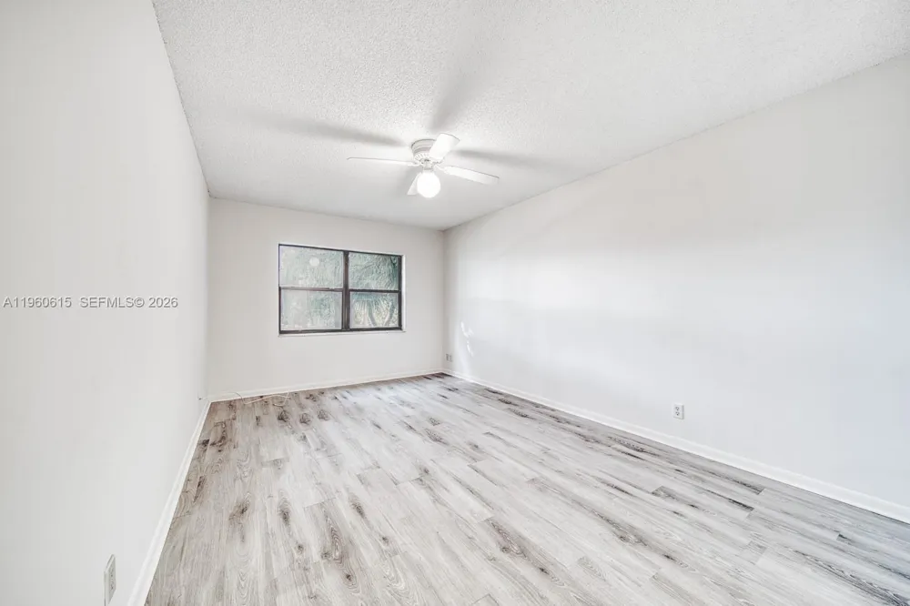 8290 Lake Dr #236 Doral, FL 33166