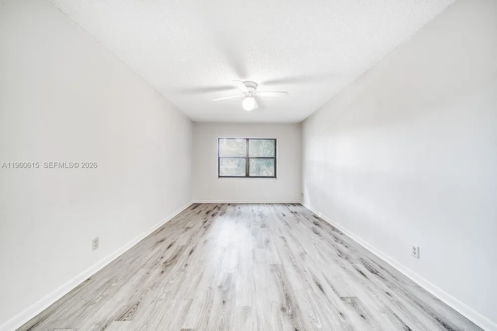 8290 Lake Dr #236 Doral, FL 33166