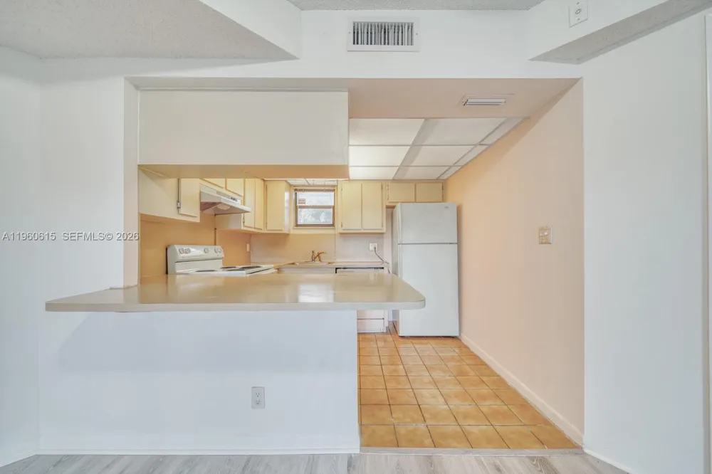 8290 Lake Dr #236 Doral, FL 33166
