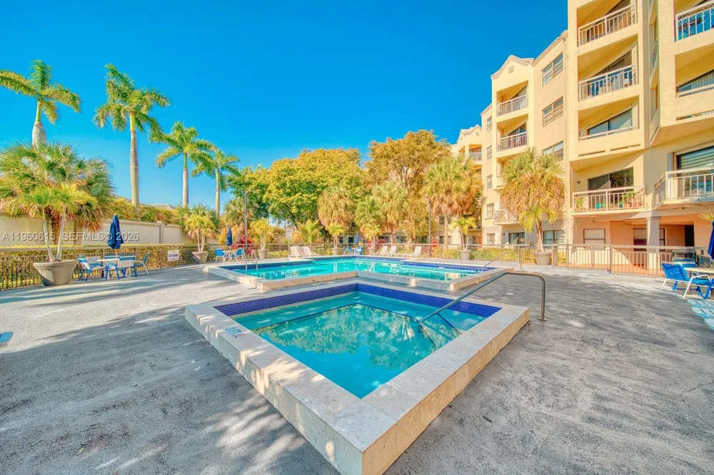 8290 Lake Dr #236 Doral, FL 33166