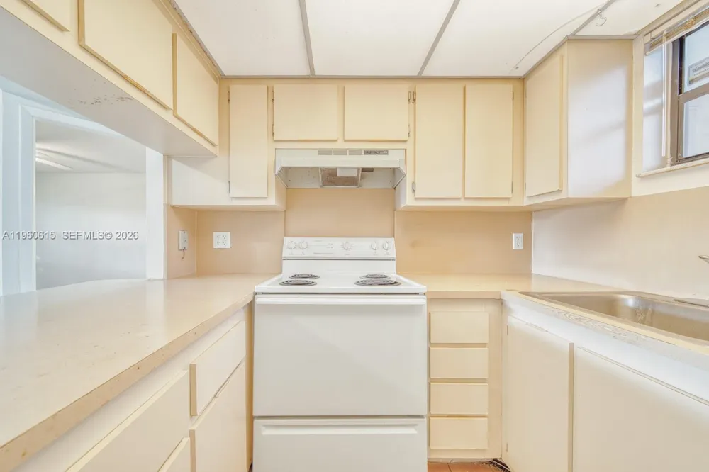 8290 Lake Dr #236 Doral, FL 33166