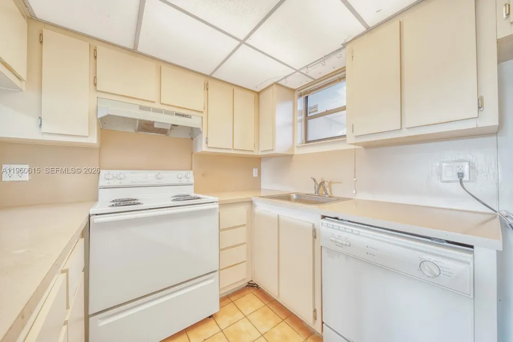 8290 Lake Dr #236 Doral, FL 33166