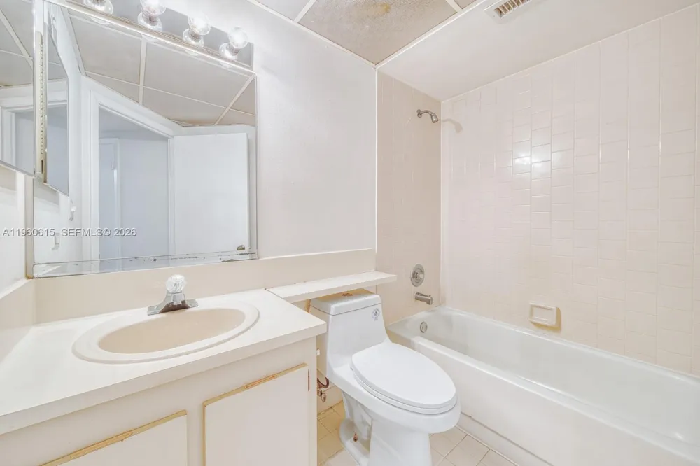 8290 Lake Dr #236 Doral, FL 33166