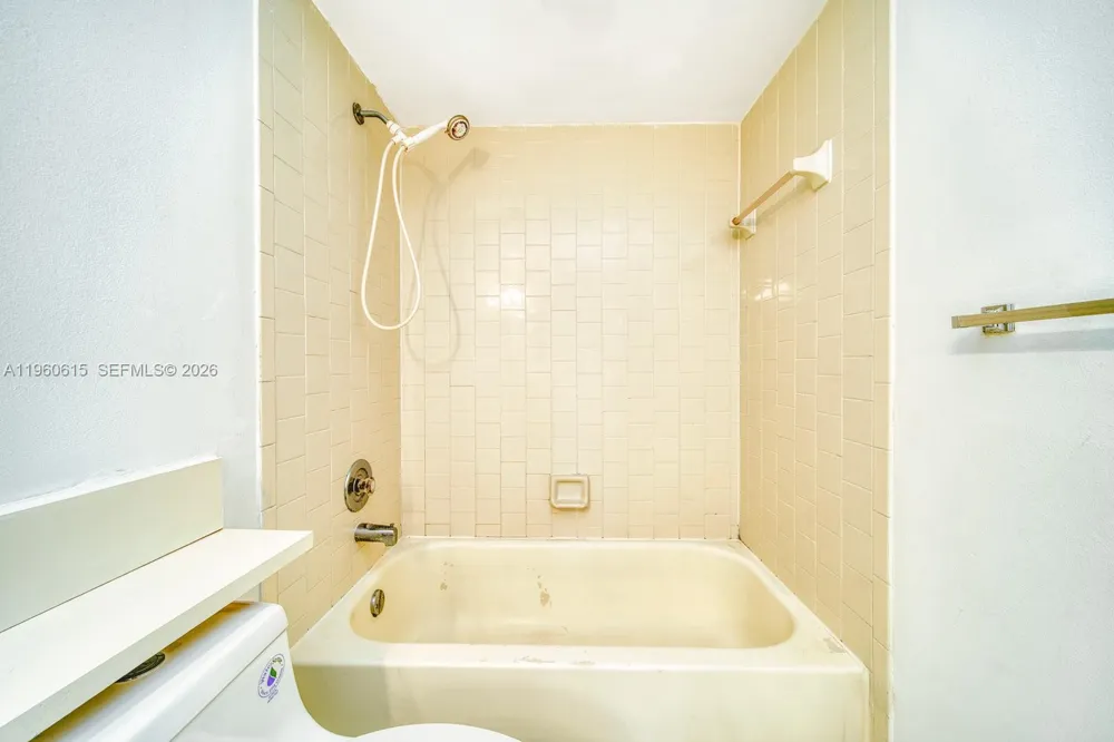 8290 Lake Dr #236 Doral, FL 33166