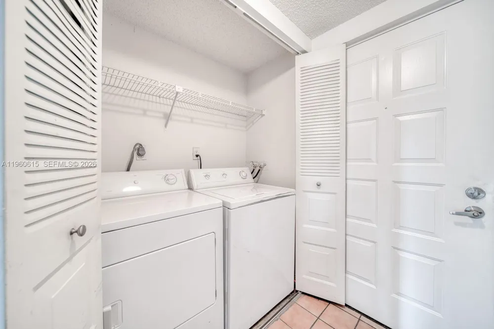 8290 Lake Dr #236 Doral, FL 33166