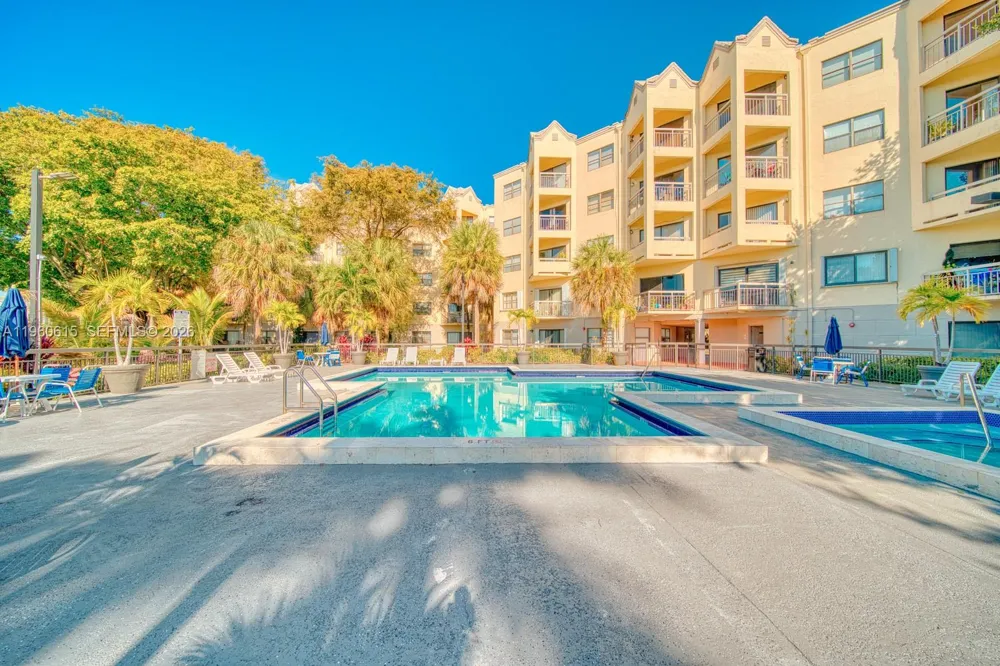 8290 Lake Dr #236 Doral, FL 33166