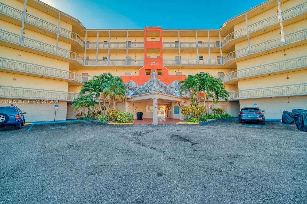 8290 Lake Dr #236 Doral, FL 33166