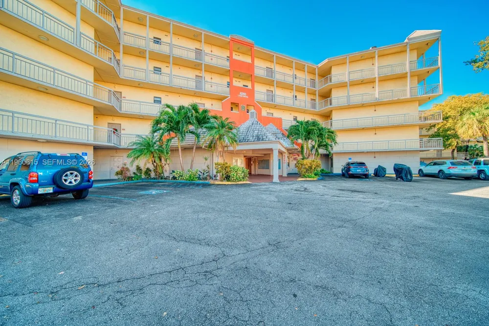 8290 Lake Dr #236 Doral, FL 33166