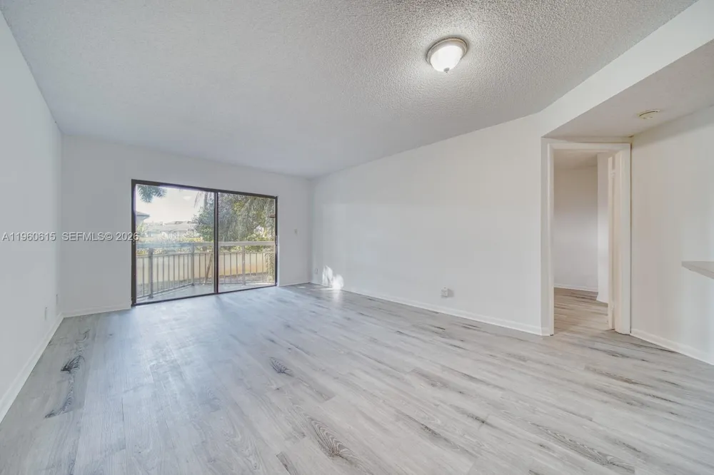 8290 Lake Dr #236 Doral, FL 33166