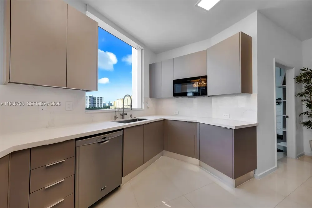 3030 NE 188th St #602 Aventura, FL 33180