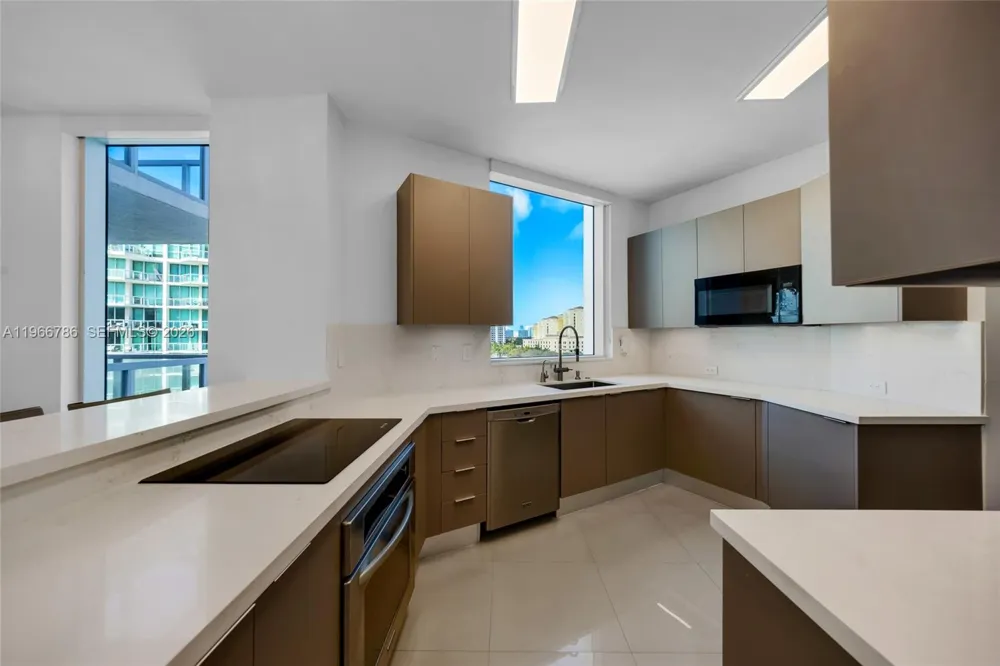 3030 NE 188th St #602 Aventura, FL 33180