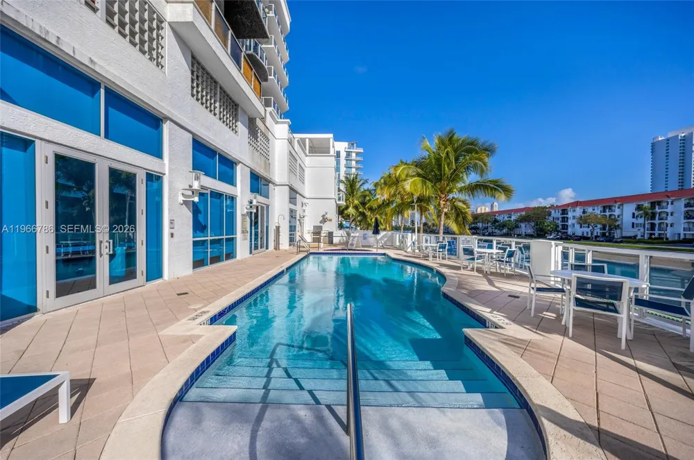 3030 NE 188th St #602 Aventura, FL 33180