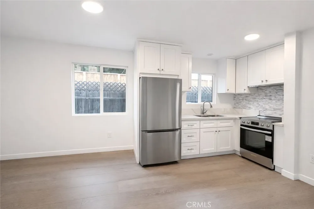 6907 Noble Van Nuys, CA 91405