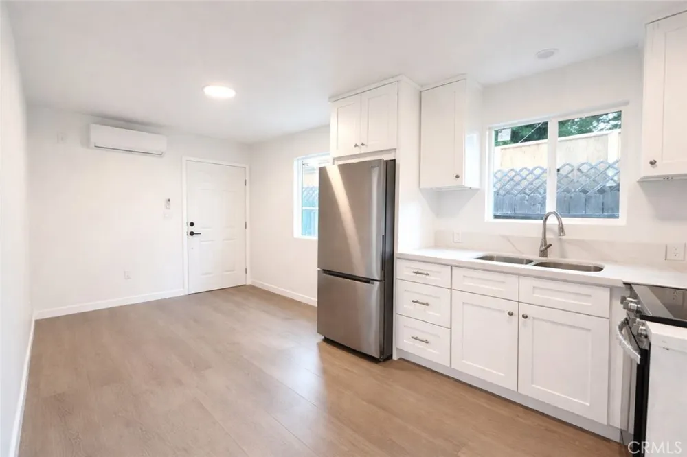 6907 Noble Van Nuys, CA 91405