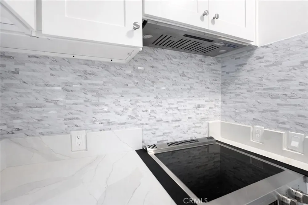 6907 Noble Van Nuys, CA 91405