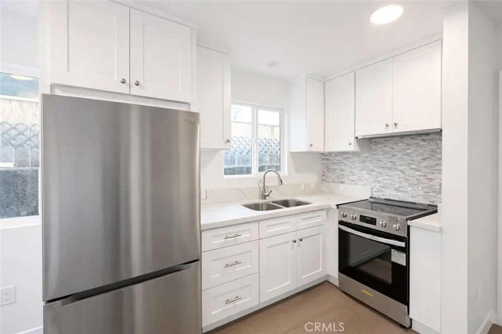 6907 Noble Van Nuys, CA 91405