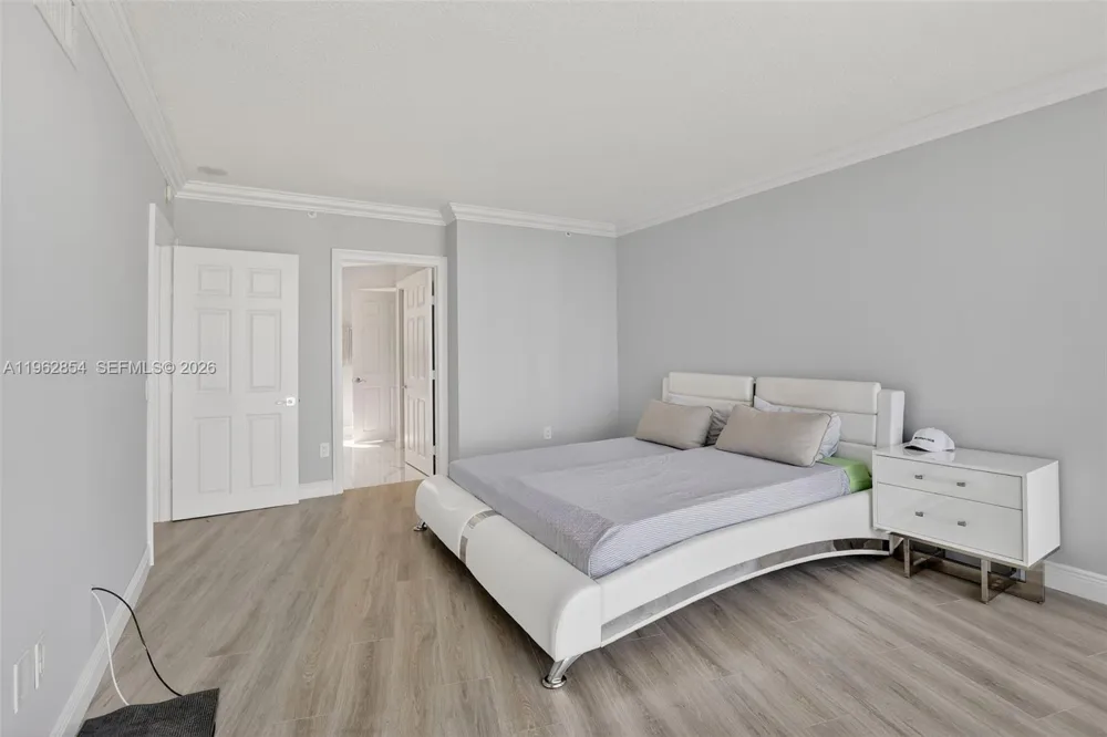 3370 Hidden Bay Dr #1501 Aventura, FL 33180